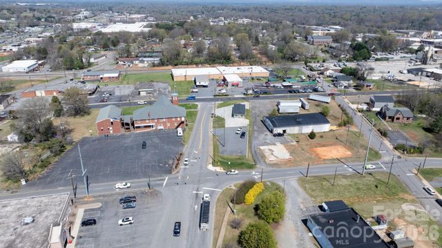 121 13th Street SW, Hickory, NC 28602