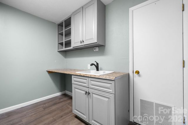 121 13th Street SW, Hickory, NC 28602