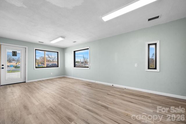 121 13th Street SW, Hickory, NC 28602