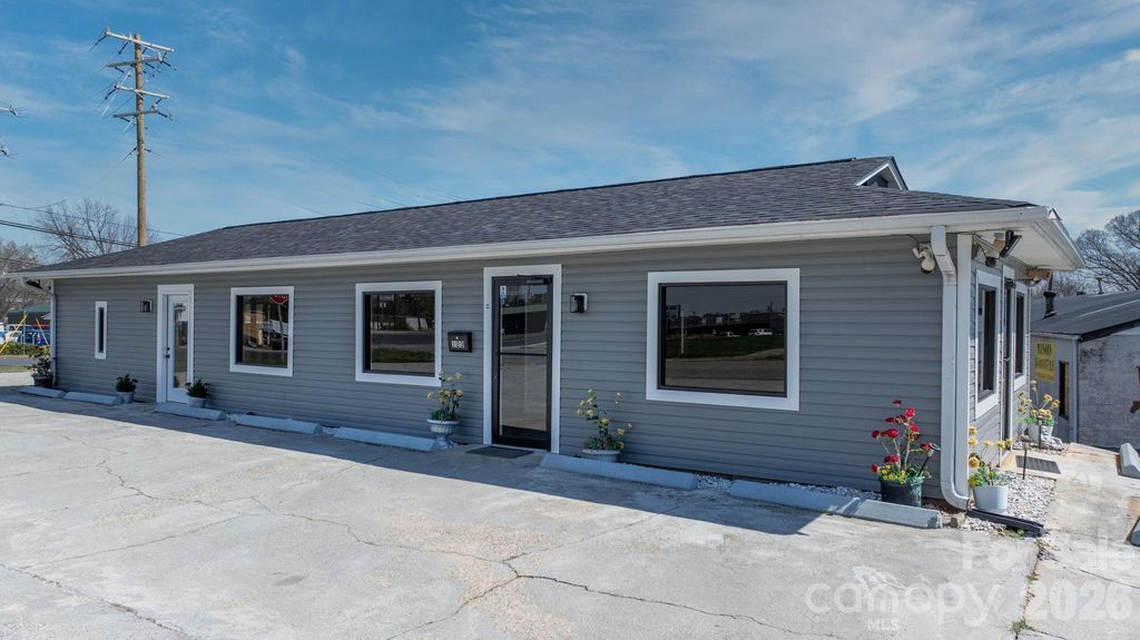 121 13th Street SW, Hickory, NC 28602