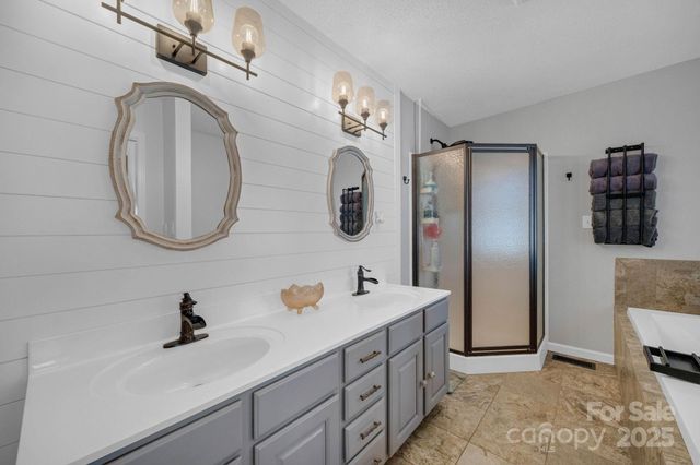 2581 Double Island Road, Green Mountain, NC 28740