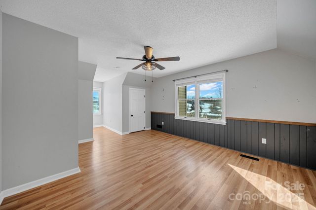 2581 Double Island Road, Green Mountain, NC 28740