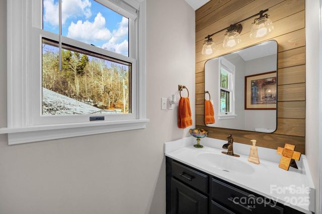 2581 Double Island Road, Green Mountain, NC 28740