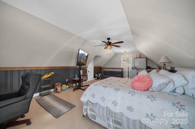 2581 Double Island Road, Green Mountain, NC 28740