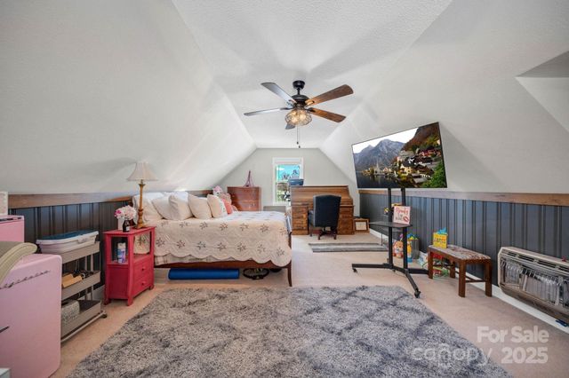 2581 Double Island Road, Green Mountain, NC 28740