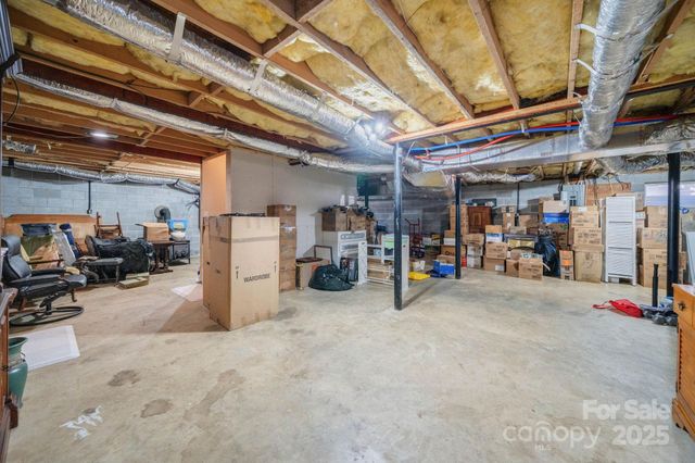 2581 Double Island Road, Green Mountain, NC 28740