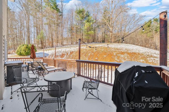 2581 Double Island Road, Green Mountain, NC 28740