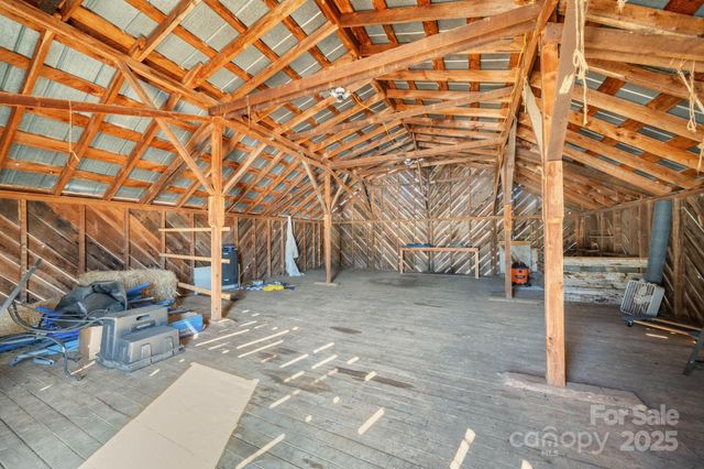 2581 Double Island Road, Green Mountain, NC 28740