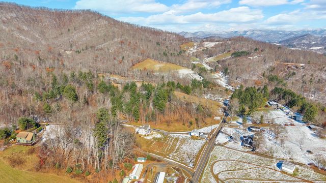 2581 Double Island Road, Green Mountain, NC 28740