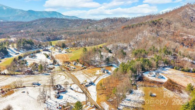 2581 Double Island Road, Green Mountain, NC 28740
