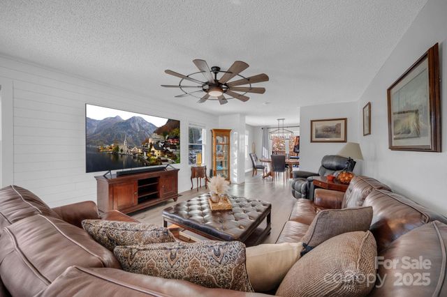 2581 Double Island Road, Green Mountain, NC 28740