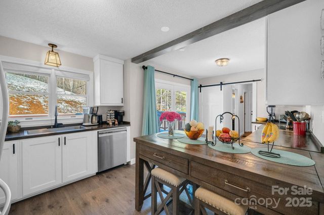 2581 Double Island Road, Green Mountain, NC 28740