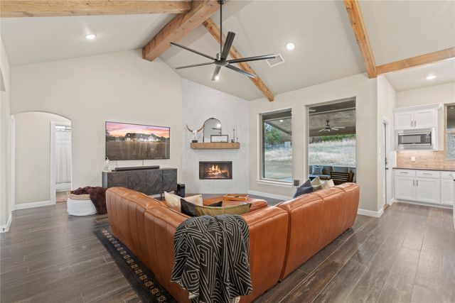 916 Silverleaf Drive, Weatherford, TX 76085