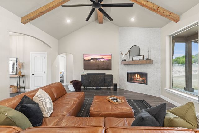 916 Silverleaf Drive, Weatherford, TX 76085