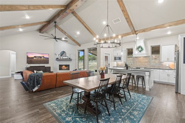 916 Silverleaf Drive, Weatherford, TX 76085