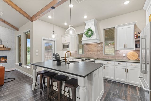 916 Silverleaf Drive, Weatherford, TX 76085