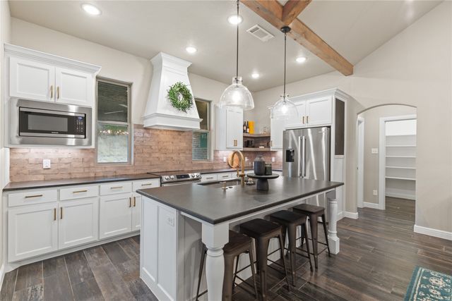 916 Silverleaf Drive, Weatherford, TX 76085