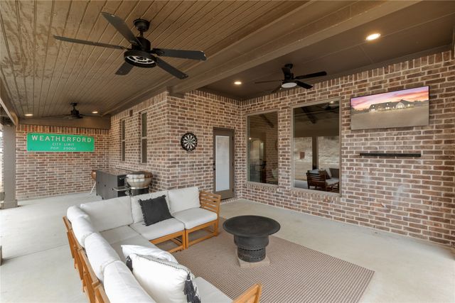 916 Silverleaf Drive, Weatherford, TX 76085