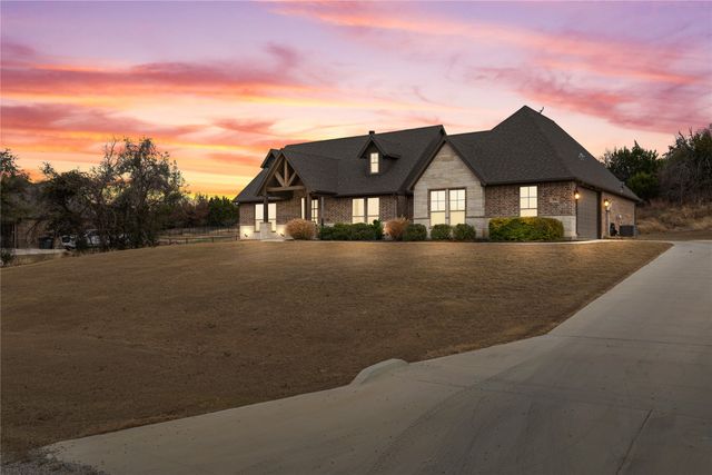 916 Silverleaf Drive, Weatherford, TX 76085