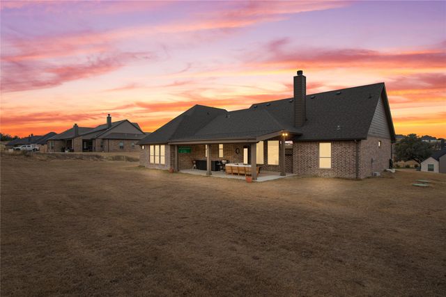 916 Silverleaf Drive, Weatherford, TX 76085