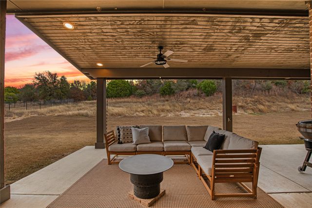 916 Silverleaf Drive, Weatherford, TX 76085