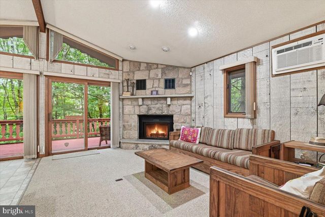 701 WATERCREST AVE, Effort, PA 18330