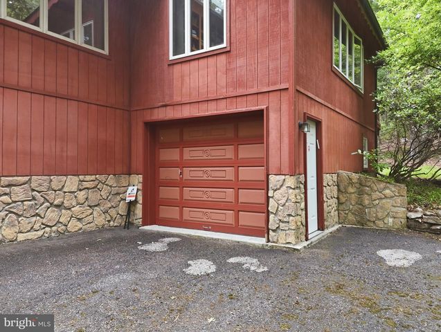 701 WATERCREST AVE, Effort, PA 18330