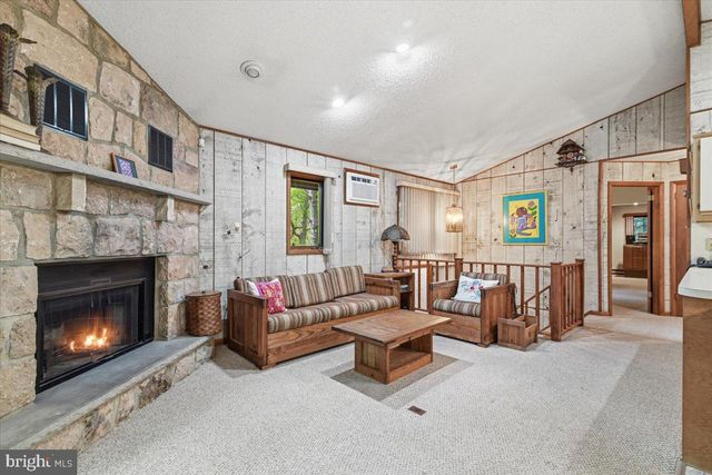 701 WATERCREST AVE, Effort, PA 18330