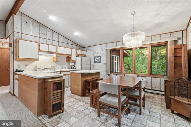 701 WATERCREST AVE, Effort, PA 18330