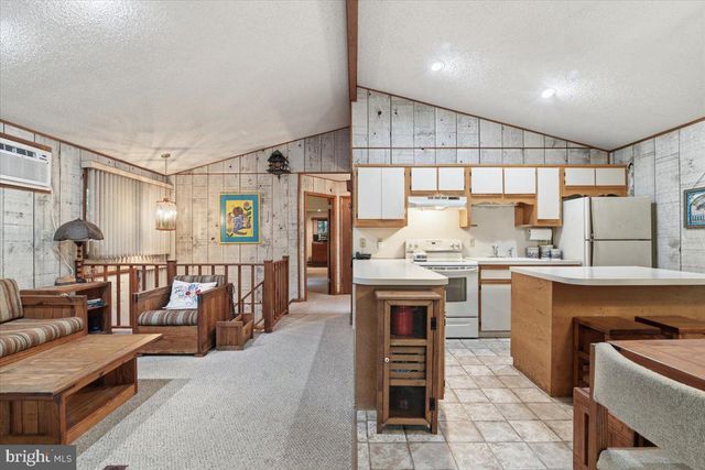 701 WATERCREST AVE, Effort, PA 18330