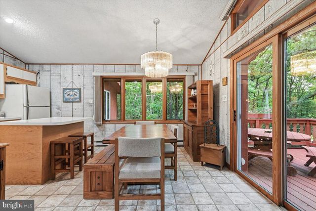 701 WATERCREST AVE, Effort, PA 18330