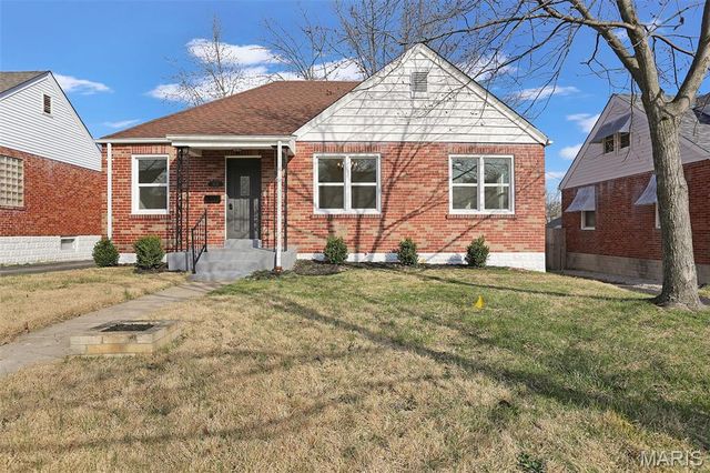 8636 Charlton Lane, Affton, MO 63123