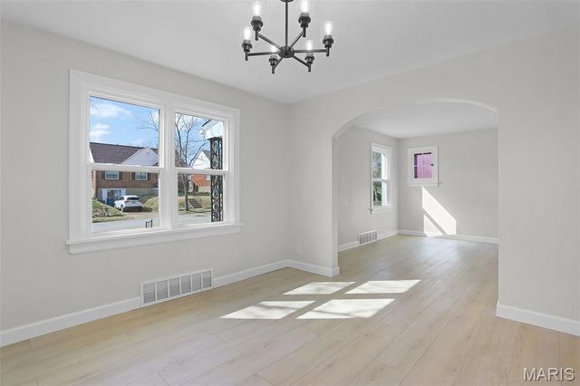 8636 Charlton Lane, Affton, MO 63123
