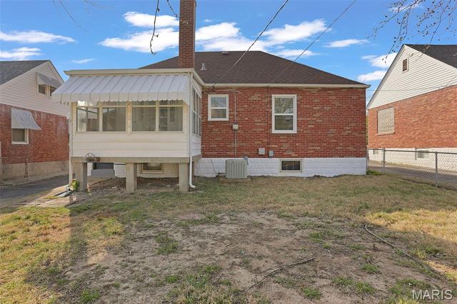 8636 Charlton Lane, Affton, MO 63123