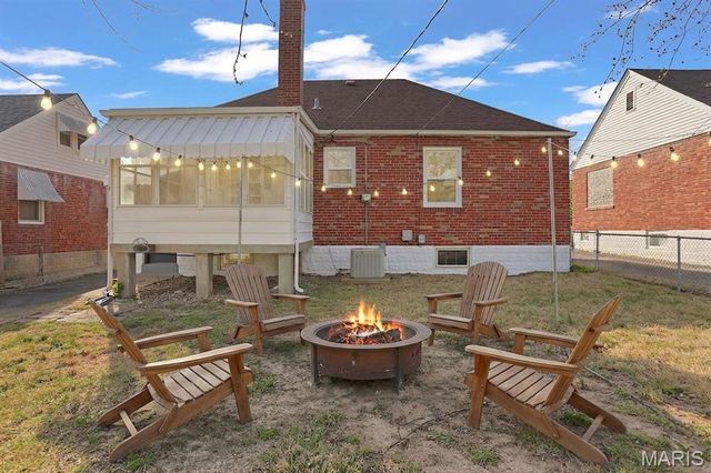 8636 Charlton Lane, Affton, MO 63123