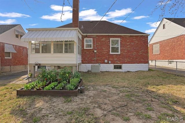 8636 Charlton Lane, Affton, MO 63123