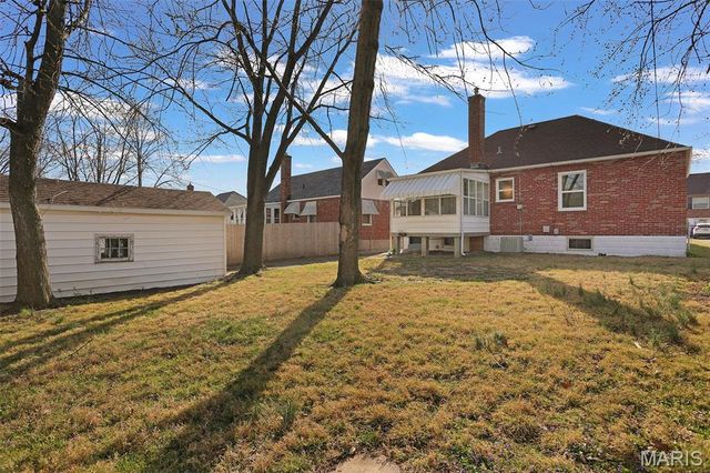 8636 Charlton Lane, Affton, MO 63123