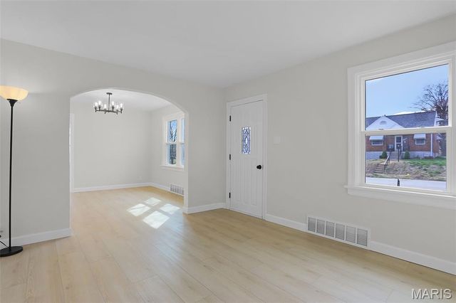 8636 Charlton Lane, Affton, MO 63123