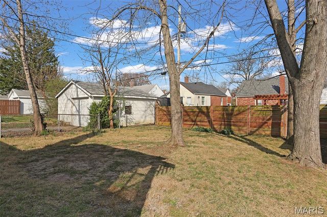 8636 Charlton Lane, Affton, MO 63123