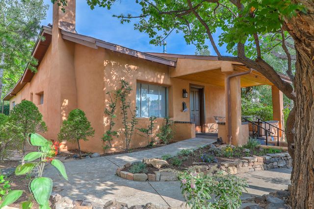 521 Webber Street, Santa Fe, NM 87505