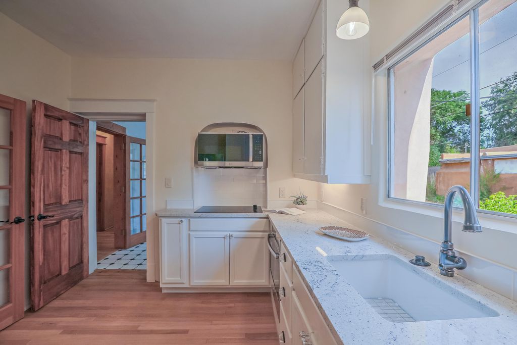 Image 16 of property listing at 521 Webber Street, Santa Fe, NM 87505