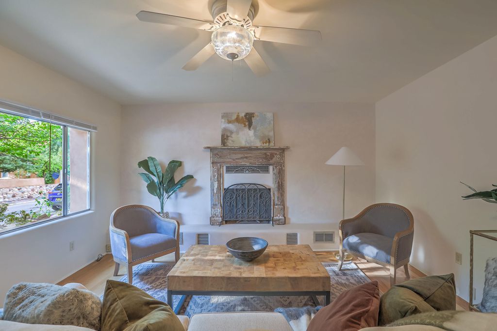 Image 8 of property listing at 521 Webber Street, Santa Fe, NM 87505