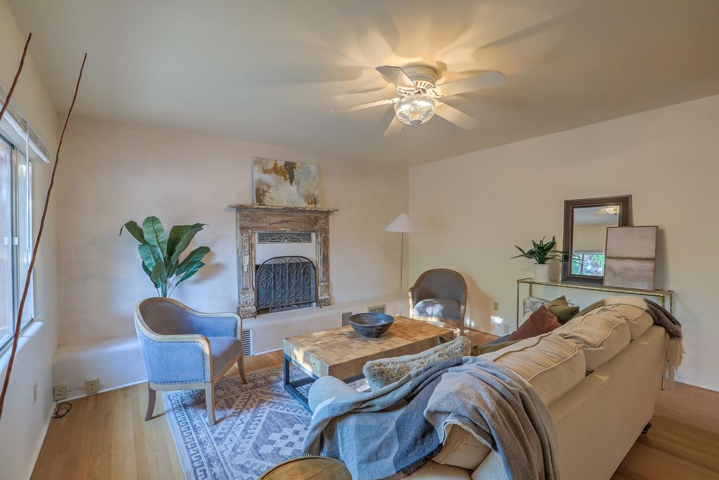 Image 9 of property listing at 521 Webber Street, Santa Fe, NM 87505