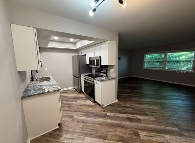 5800 HOLLYWOOD BOULEVARD 324, Sarasota, FL 34231