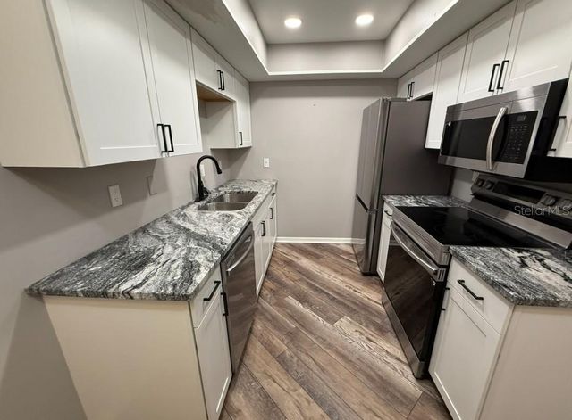 5800 HOLLYWOOD BOULEVARD 324, Sarasota, FL 34231