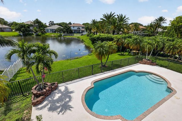 600 SW 167th Way, Pembroke Pines, FL 33027