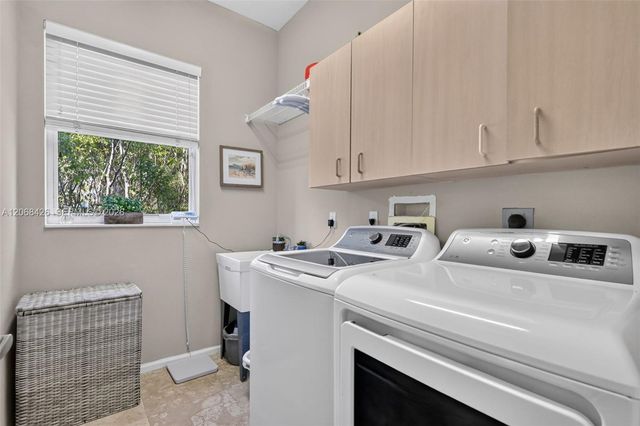 600 SW 167th Way, Pembroke Pines, FL 33027