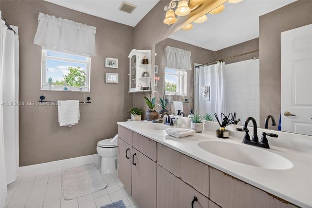 600 SW 167th Way, Pembroke Pines, FL 33027