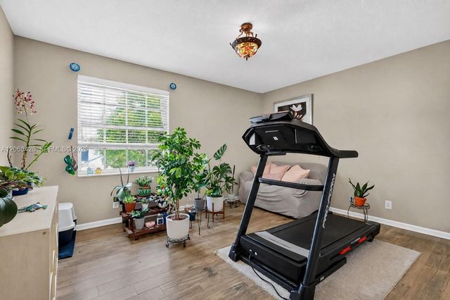 600 SW 167th Way, Pembroke Pines, FL 33027