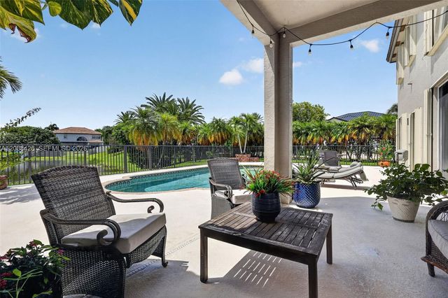 600 SW 167th Way, Pembroke Pines, FL 33027